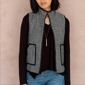 Francesca’s buttons black & white Herringbone vest